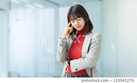 善於思考的女性/女商人 善於思考的女性/女商人 133045279