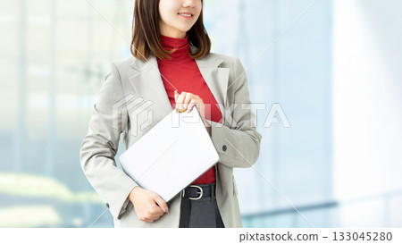 Woman with a laptop / business woman Woman with a laptop / business woman 133045280