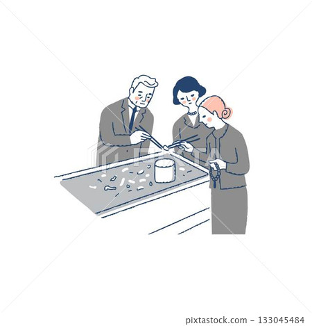 火化後家人收拾遺骨 133045484