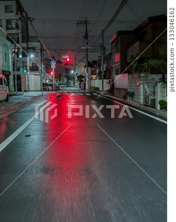 Red light at night 133046162