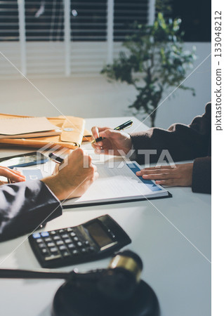 Lawyer explained to the client about the law that must be brought against the court case. 133048212