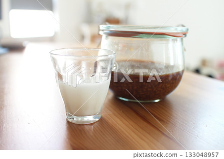 米曲和醬油曲製成的甜酒 / 發酵食品和天然食品圖片 米曲和醬油曲製成的甜酒 / 發酵食品和天然食品圖片 133048957