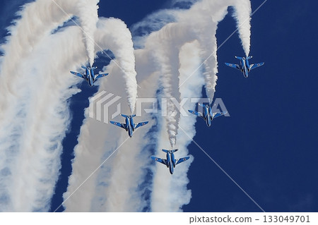 Blue Impulse demonstration flight: Wide-to-Delta Loop 133049701