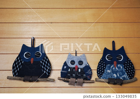 Owl parent and child made from indigo dyed fabric Owl parent and child made from indigo dyed fabric 133049835