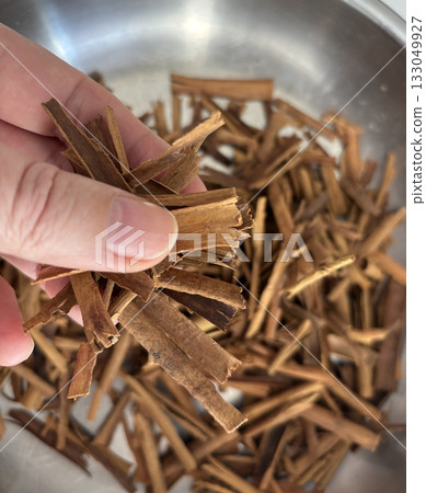 Broken Ceylon Cinnamon Textured Background, Cinnamomum Verum Bark Pieces Pattern 133049927