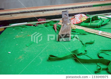 Maintain the snooker table for better performance. Maintain the snooker table for better performance. 133049975