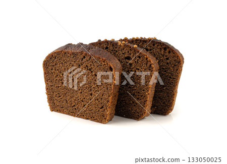 Black rye bread isolated, dark brown sliced loaf, sourdough borodinsky rugbrod square slices 133050025