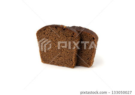Black rye bread isolated, dark brown sliced loaf, sourdough borodinsky rugbrod square slices Black rye bread isolated, dark brown sliced loaf, sourdough borodinsky rugbrod square slices 133050027