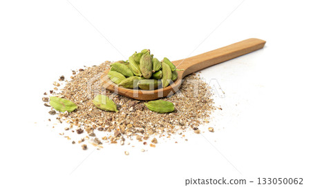 Cardamom Seeds Isolated, Cardamon, Dry Kardamon Fruits, Cardamum Spice, Cardamomum Cardamom Seeds Isolated, Cardamon, Dry Kardamon Fruits, Cardamum Spice, Cardamomum 133050062