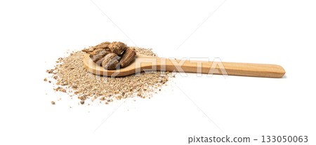 Cardamom Seeds Isolated, Cardamon, Dry Kardamon Fruits, Cardamum Spice, Cardamomum 133050063