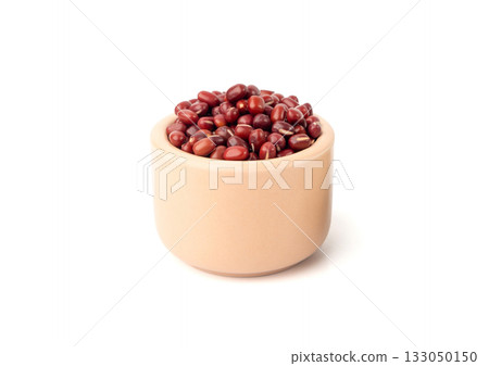 Red adzuki beans isolated, raw azuki bean pile, Vigna angularis legume seeds, dry red mung bean Red adzuki beans isolated, raw azuki bean pile, Vigna angularis legume seeds, dry red mung bean 133050150