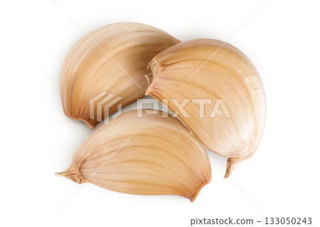 garlic cloves isolated on white background close up. Top view. Flat lay. garlic cloves isolated on white background close up. Top view. Flat lay. 133050243