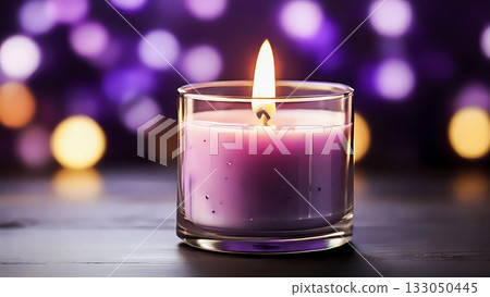 紫色香氛蠟燭燈光和夢幻般的散景背景 133050445