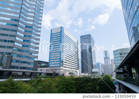 【品川站】清晨時分,車站東出口的景色 【品川站】清晨時分,車站東出口的景色 133050450