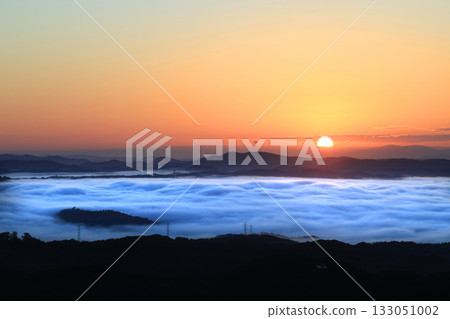 Sunrise and sea of clouds 5280 Sunrise and sea of clouds 5280 133051002