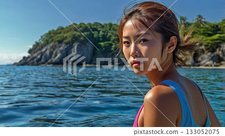 在清澈湛藍的大海中享受水上活動，真是美好的時刻。 133052075