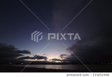 冬日黎明，天空雲朵繁多，超廣角鏡頭，聚焦天空，240116am 133052480