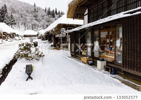 福島縣南會津郡下鄉町大內宿、屋簷的冬季風景 福島縣南會津郡下鄉町大內宿、屋簷的冬季風景 133052577