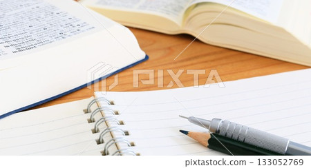 教育圖片 英日字典和書寫工具 2:1 133052769