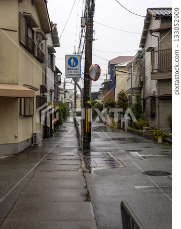下雨天的老住宅區 下雨天的老住宅區 133052909