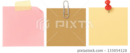 note paper on the white background 133054128