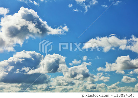  藍天和雲彩 133054145