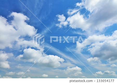  藍天和雲彩 133054177