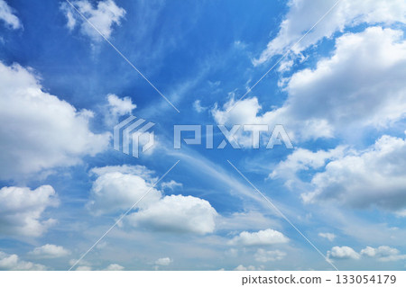  藍天和雲彩 133054179