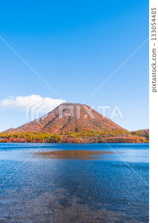榛名山、榛名湖、榛名山富士(秋季) 榛名山、榛名湖、榛名山富士(秋季) 133054485