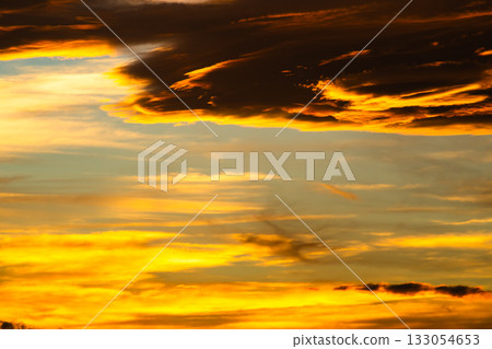 火紅的日落雲彩 b-2-2 高對比度 133054653