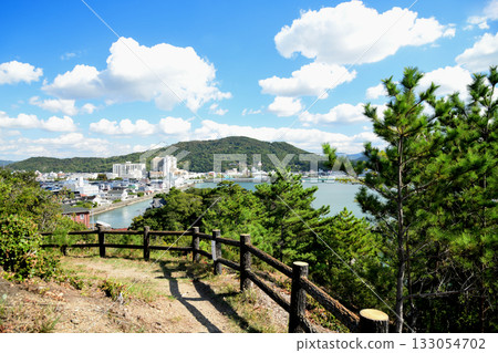 從電狗山眺望名草山【和歌山縣、歌山市】 從電狗山眺望名草山【和歌山縣、歌山市】 133054702