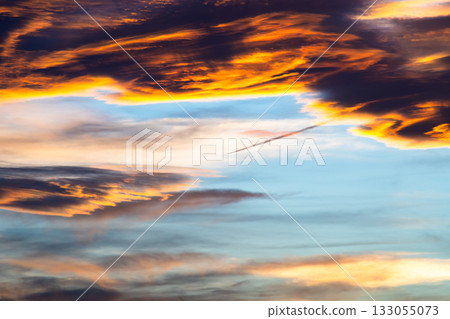 火紅的日落雲彩 f-1-2 冷色調 高對比度 133055073