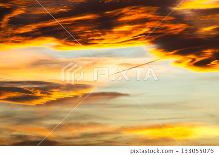 火紅的日落雲彩 f-2-2 高對比度 133055076