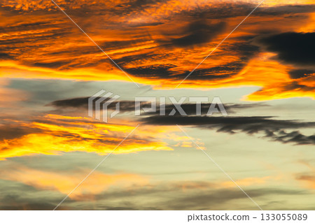 火紅的日落雲彩 h-2-3 電影風格 火紅的日落雲彩 h-2-3 電影風格 133055089