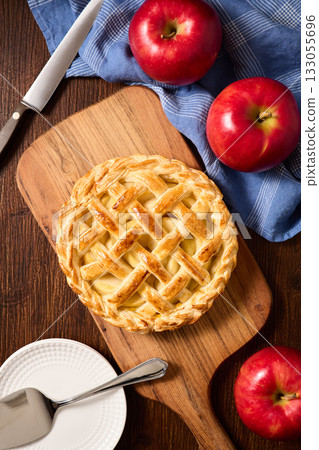 homemade apple pie 133055696