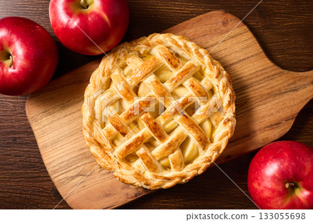 homemade apple pie 133055698