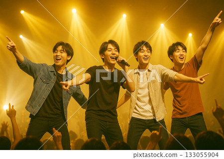 四位二十多歲的日本男偶像在現場演唱會現場唱歌跳舞－人工智慧生成 133055904