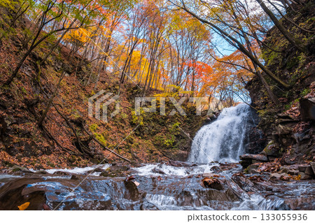 淺間瀑布（秋季） 133055936