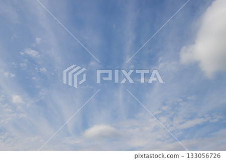 藍天和白色雲彩 133056726