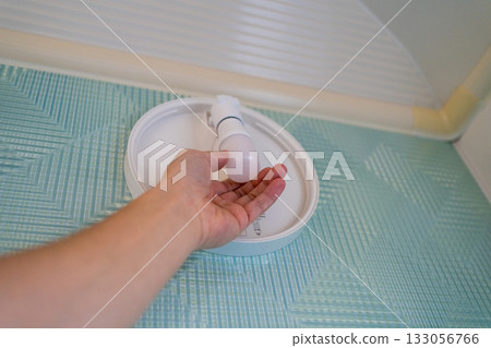 bulb, electric light bulb, light bulb 133056766