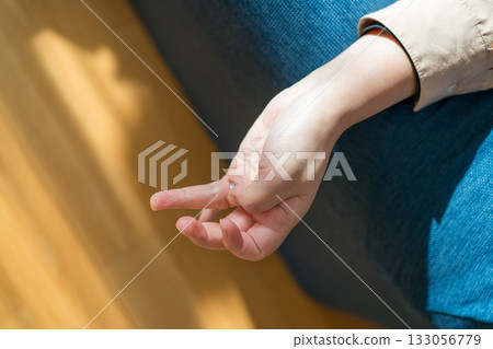 手 女生 女孩 133056779