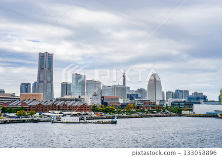 Cityscape of Yokohama Minato Mirai under a cloudy sky Cityscape of Yokohama Minato Mirai under a cloudy sky 133058896