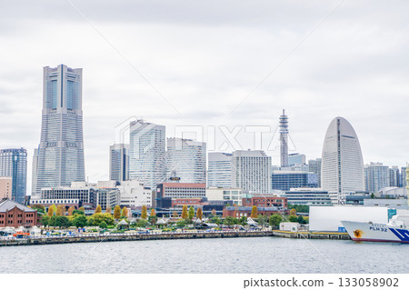 Cityscape of Yokohama Minato Mirai under a cloudy sky 133058902