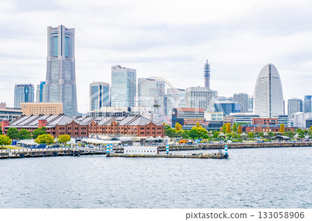 Cityscape of Yokohama Minato Mirai under a cloudy sky 133058906