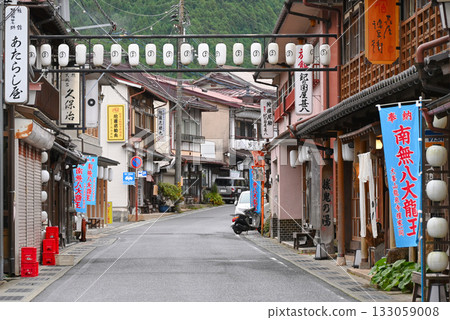 [Nara Prefecture/Tenkawa Village] Scenery of Ascetic Street in Dorogawa Onsen Town 133059008