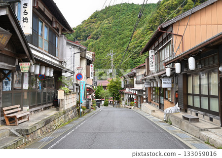 [Nara Prefecture/Tenkawa Village] Scenery of Ascetic Street in Dorogawa Onsen Town 133059016