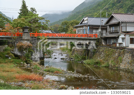 [Nara Prefecture/Tenkawa Village] Dorogawa Onsen, Kannon Bridge over the Yamagami River and Tareiwa Rock 133059021