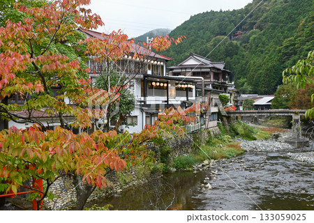 [Nara Prefecture/Tenkawa Village] Dorogawa Onsen, Yamagami River and hot spring town scenery 133059025