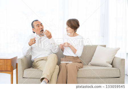 Senior men who take medicine 133059545