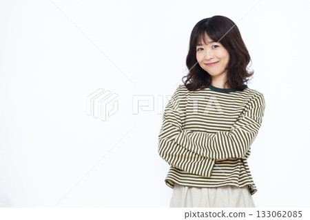 Woman thinking with a smile 133062085